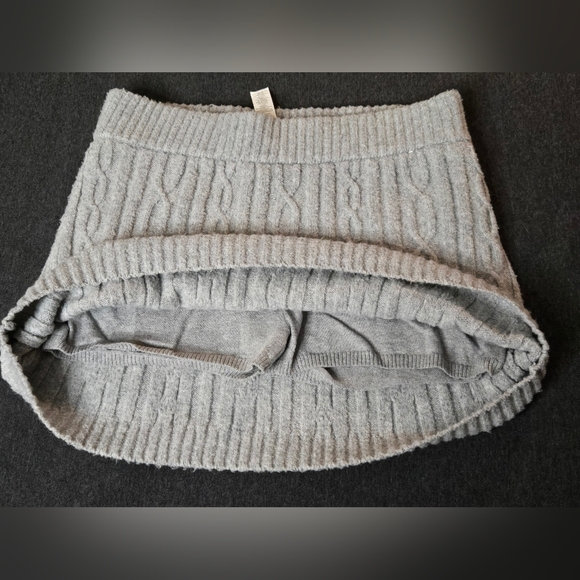 37. Alo Yoga | Cable Knit Winter Bliss Mini Skirt – Heather Grey – Size Small - Picture 8 of 12